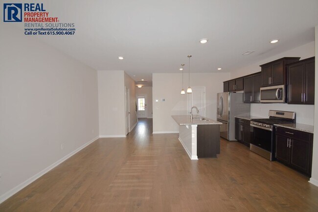 Building Photo - Gorgeous 3BR/2.5BA townhome in Smyrna with...
