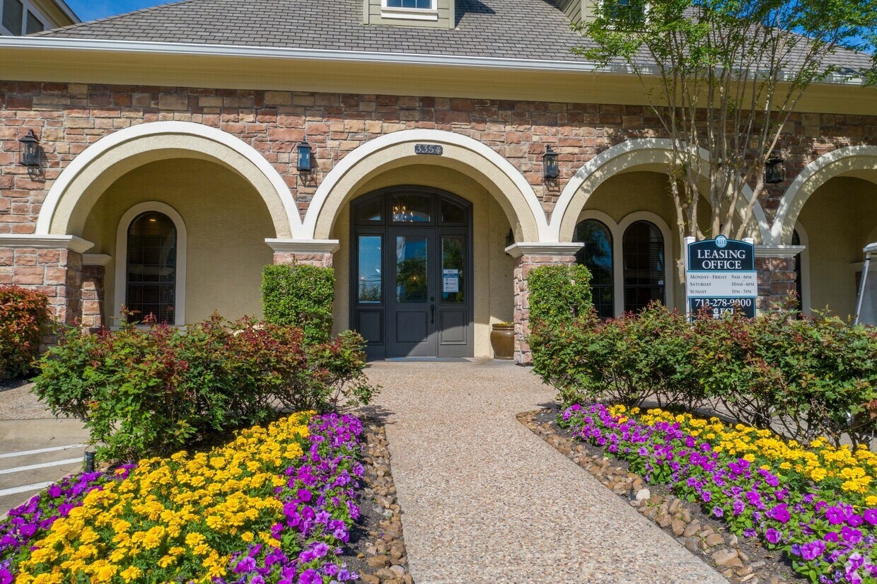 The Columns at Westchase Apartments at 3354 Rogerdale Rd Houston, TX