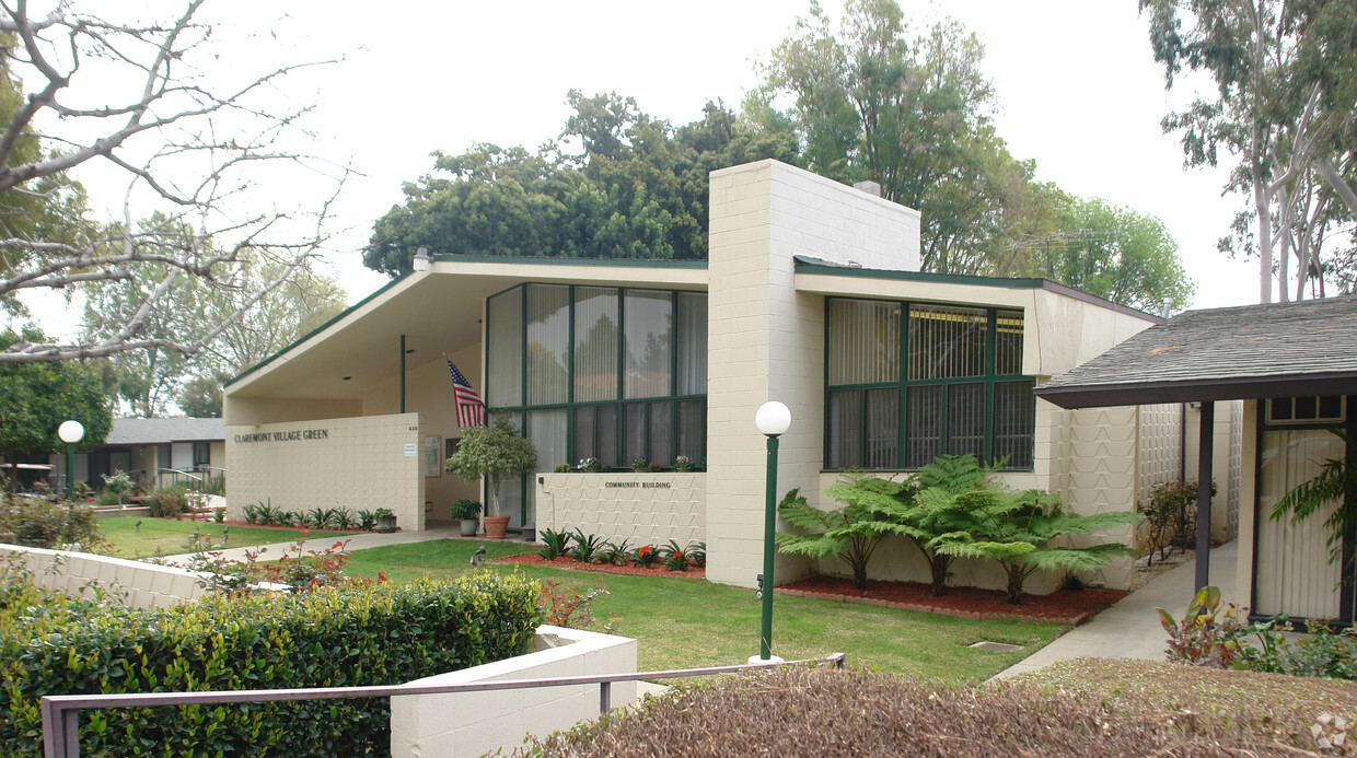 Foto del edificio - Claremont Village Green