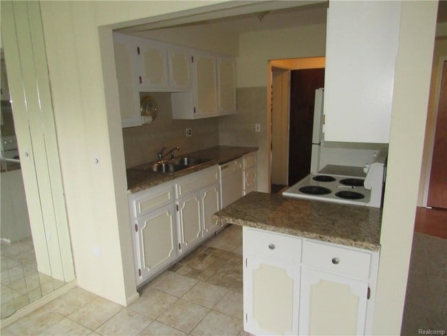 Building Photo - 503 Riviera Dr