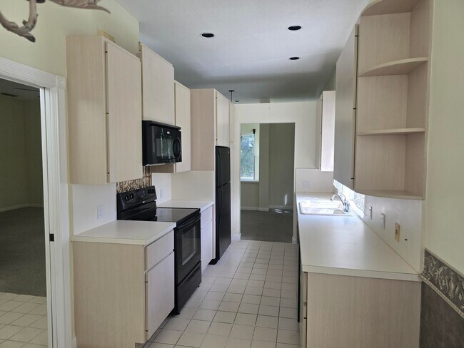 Building Photo - 5131 SE Sweetbrier Terrace