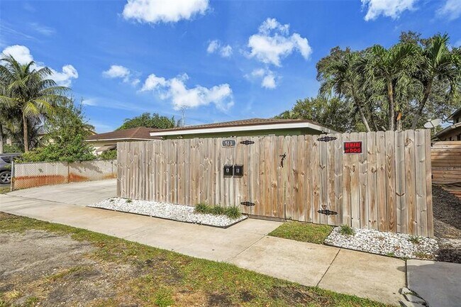Building Photo - 513 SW 15th St