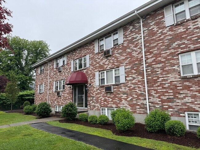 Foto del edificio - 1395 Furnace Brook Pkwy