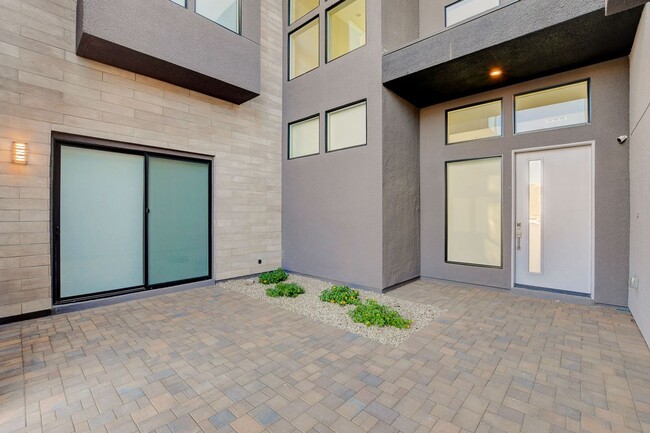 Building Photo - Mesa Ridge Luxury Oasis Feathertop