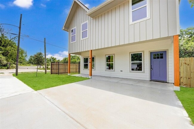 Building Photo - 5903 Bacher St