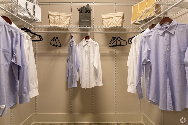 1BR,1BA - 662SF A1.1 - CLOSET - Modena