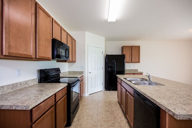 Building Photo - 2558 Surfside Blvd