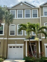 Building Photo - 2947 Pointeview Dr