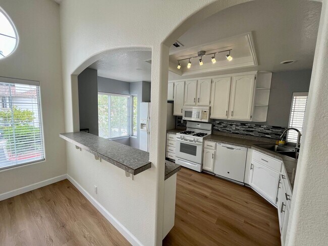 Foto del edificio - Gorgeous 3 bedroom 2 bath Rancho del Oro C...