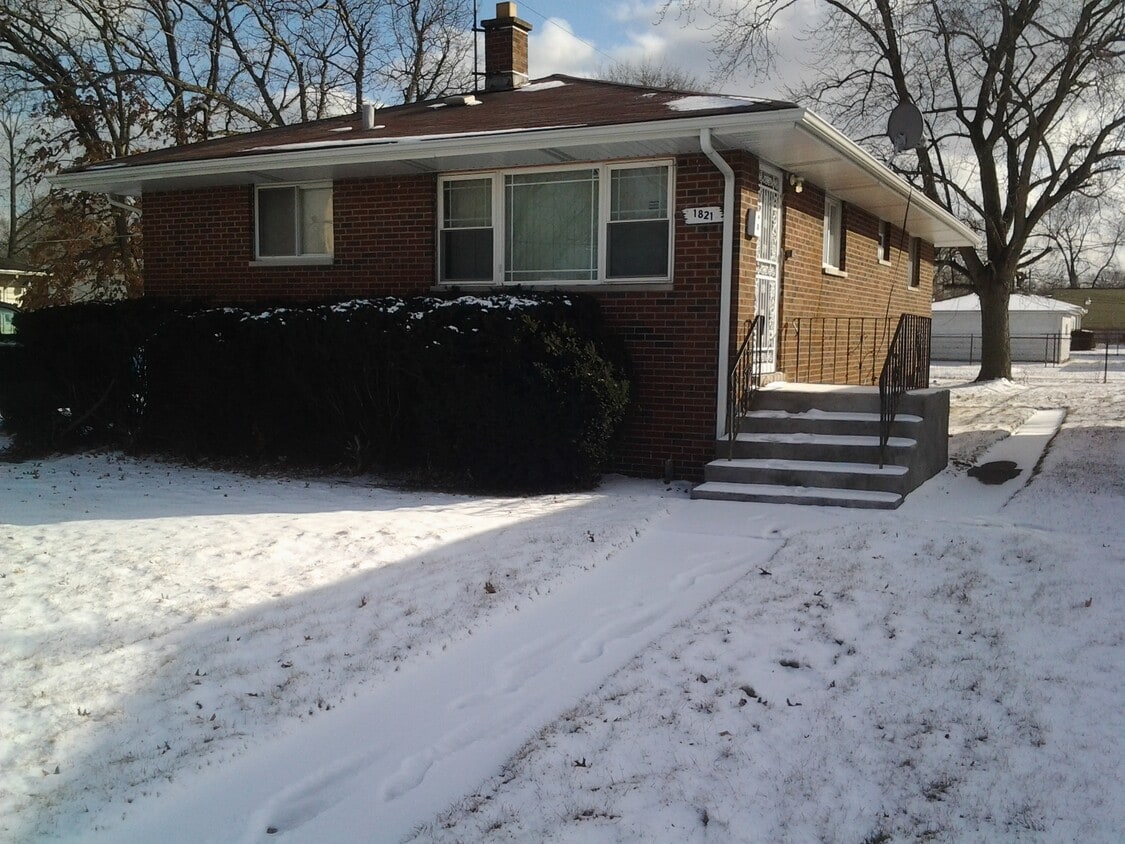 Building Photo - 1821 W 19th Ave