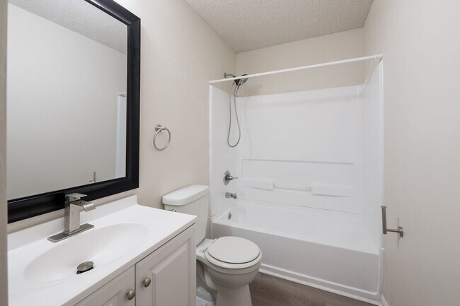 Foto del edificio - Newly Renovated 3 Bedrooms 2.5 Bathroom Home