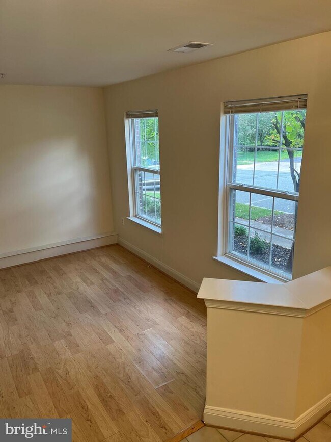 102 Pasture Side Way, Rockville, MD 20850 Townhome Rentals in