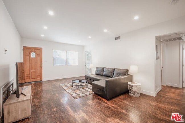 Foto del edificio - 1024 Maple St