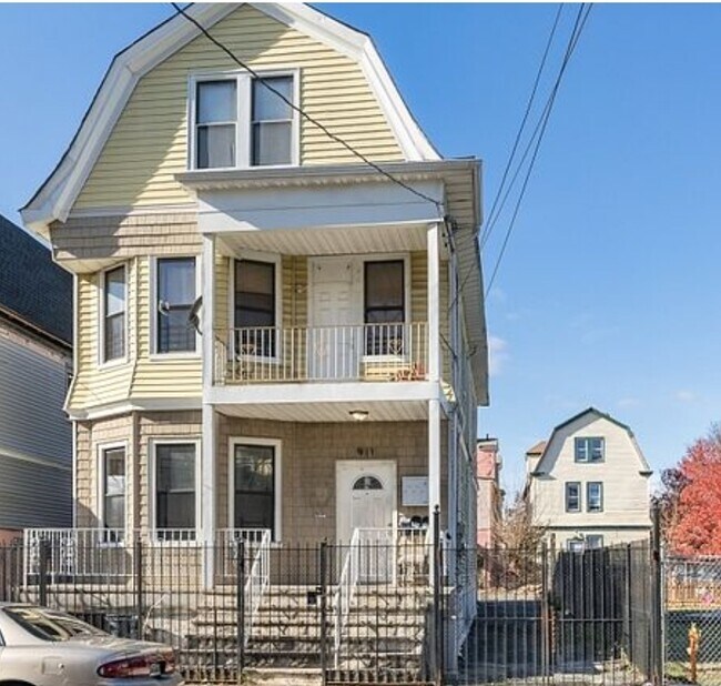 Building Photo - 911 S 18th St
