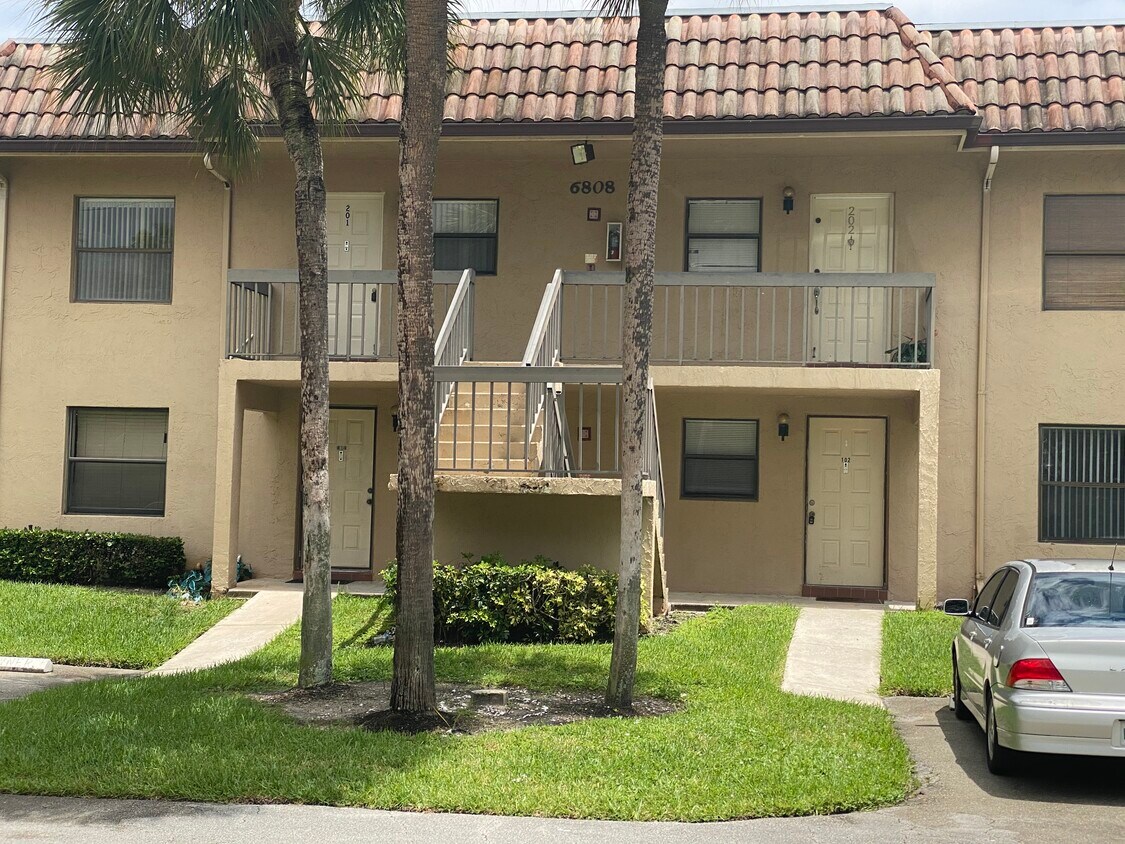 Building Front - 6808 Palmetto Cir S