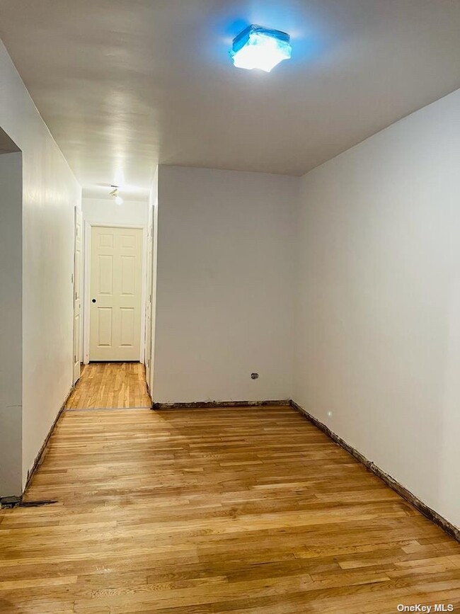 Foto del edificio - 94-30-94-60 60th Ave