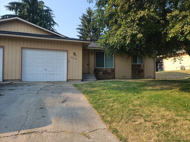 Building Photo - Parkway Dr Duplex