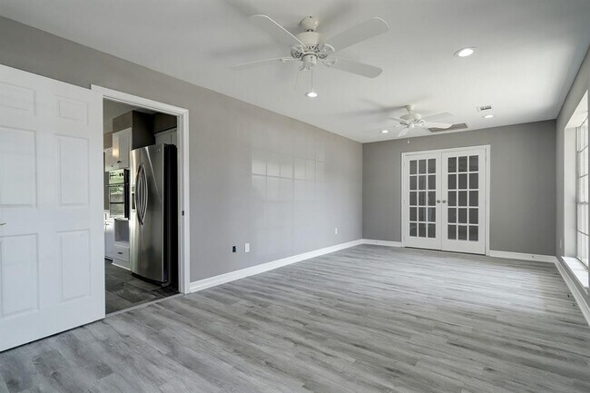 Foto del edificio - 25302 Oakhurst Dr
