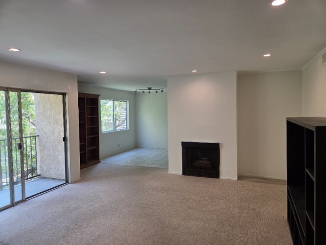 Building Photo - 621 Strand St