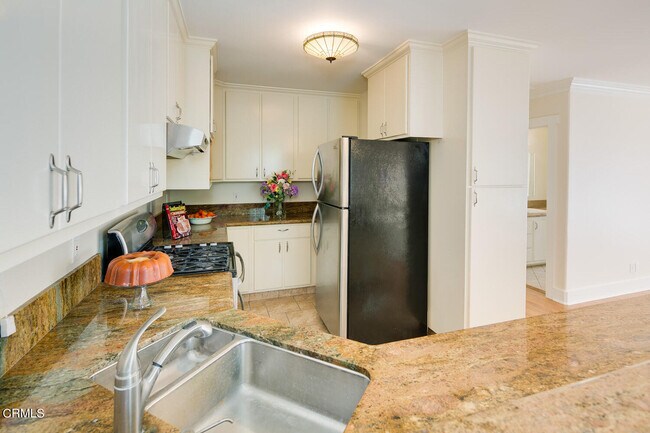 Building Photo - 470 Palisade St