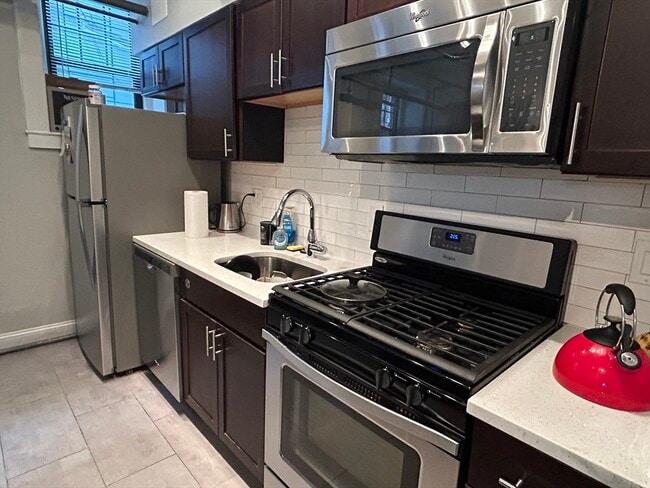 Building Photo - 114 Riverway