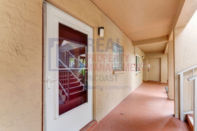 Building Photo - Perfect 2/2 in the 55+ Glen Oaks Garden Co...