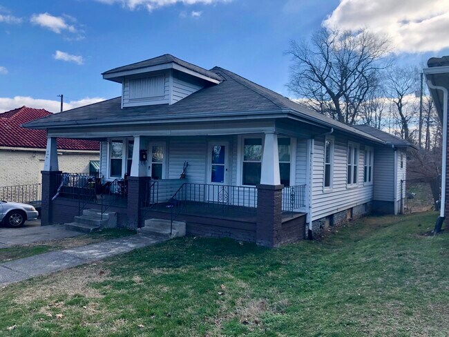 Foto del edificio - 3212 E Magnolia Ave