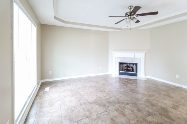 Building Photo - 2613 Laburnum Dr