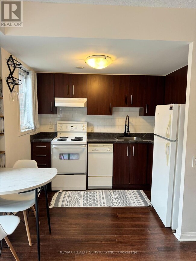 Photo du bâtiment - 9-TH99 Windermere Ave