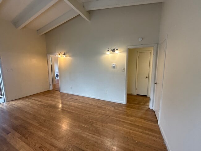 Building Photo - 1009 Hampton St NW