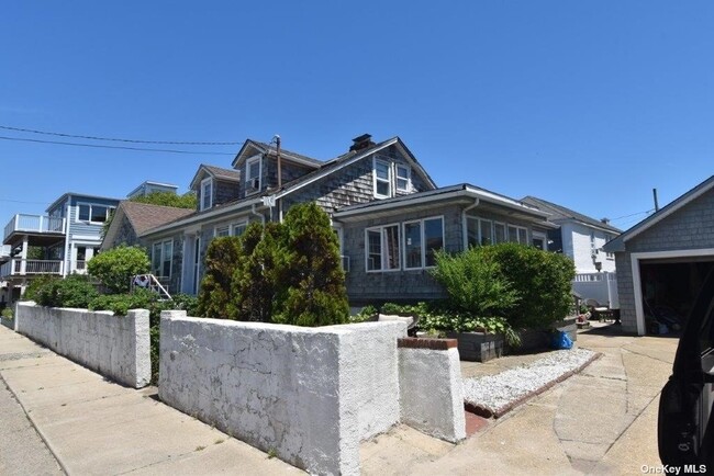 Building Photo - 36 Trenton Ave