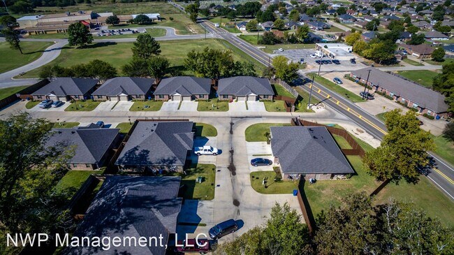 Foto del edificio - 3 br, 2 bath House - 805 West Main #201