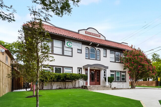 Foto del edificio - 5747 Richmond Ave