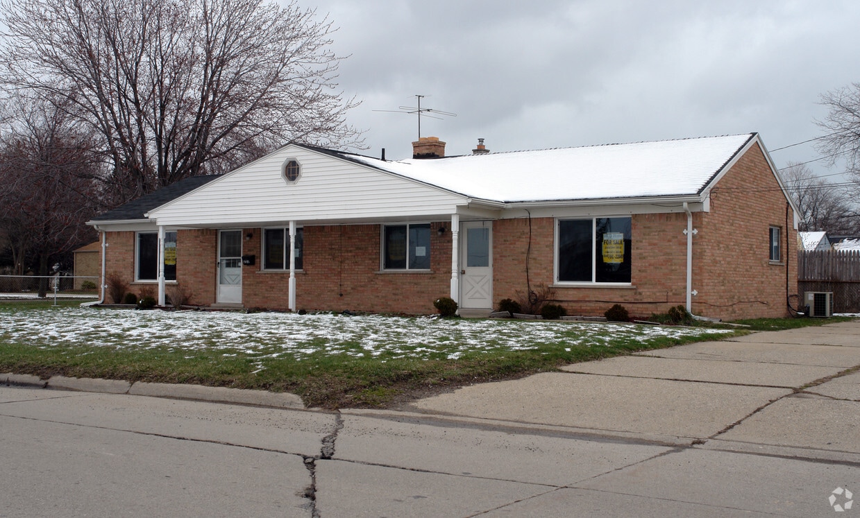 222 Madison Ave, Mount Clemens, MI 48043 Apartments in Mount Clemens