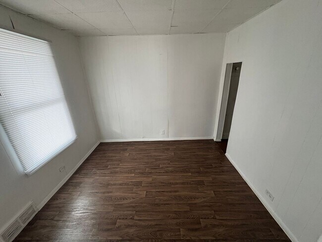 Foto del edificio - Spacious 4 Bedroom Located in North Toledo