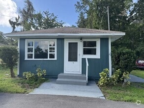 Building Photo - 1250 Lakeview Dr