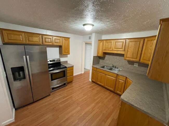 Building Photo - 4681 OH-142