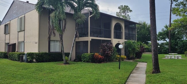 Foto del edificio - 402 Pine Glen Ln