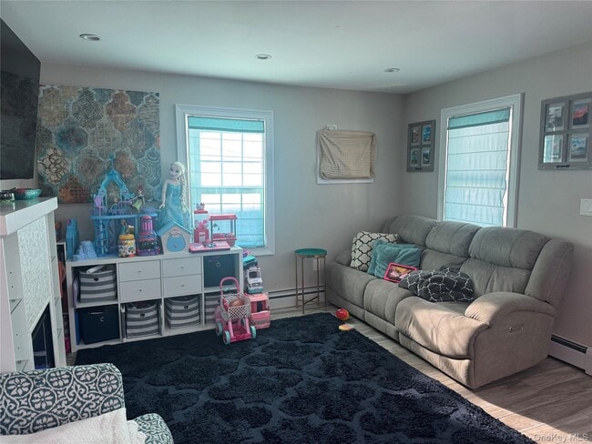 Building Photo - 614 Monroe Blvd