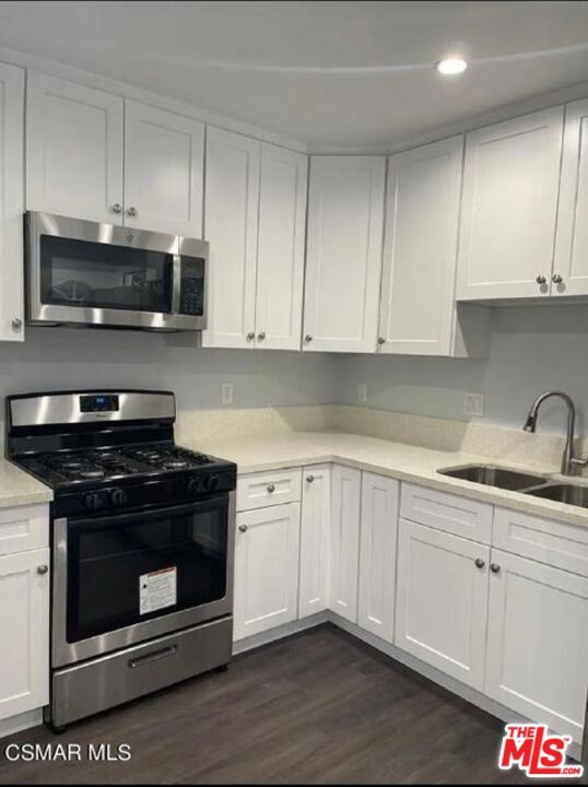 Foto del edificio - 6211 Anastasia Ave