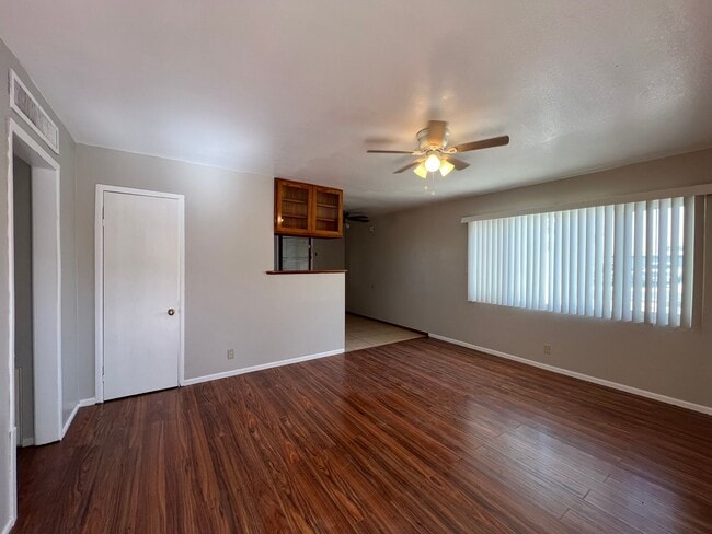 Building Photo - 3 Bedroom 2 Bathroom House Located Near Ca...