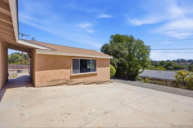 Building Photo - 352 Beaumont Dr
