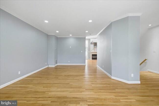Building Photo - 10249 Winged Elm Cir