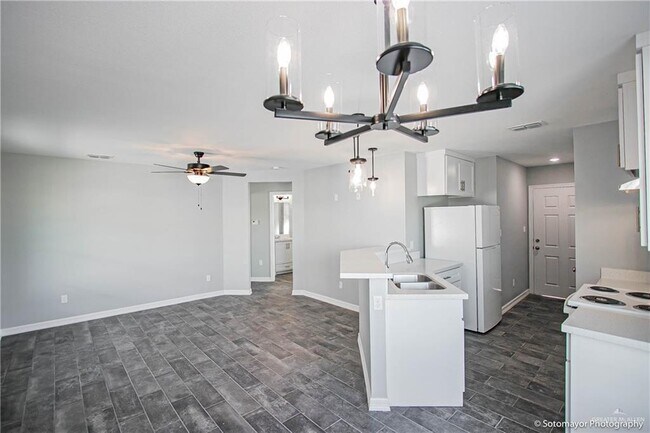 Foto del edificio - 2211 Northridge Ave Unit C