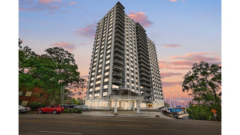 Primary Photo - 2200 Victory Pkwy