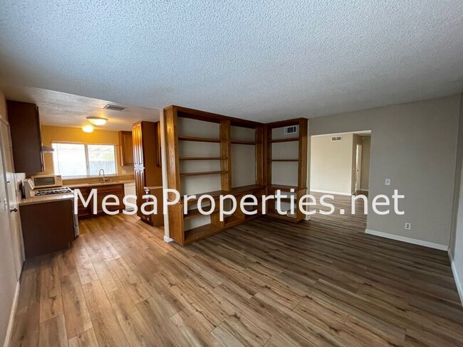 Building Photo - 1761 W Phillips Dr