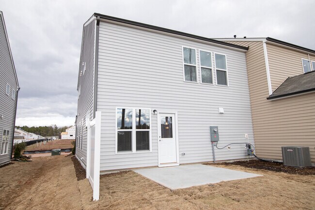 Building Photo - 1010 Crater Lk Wy