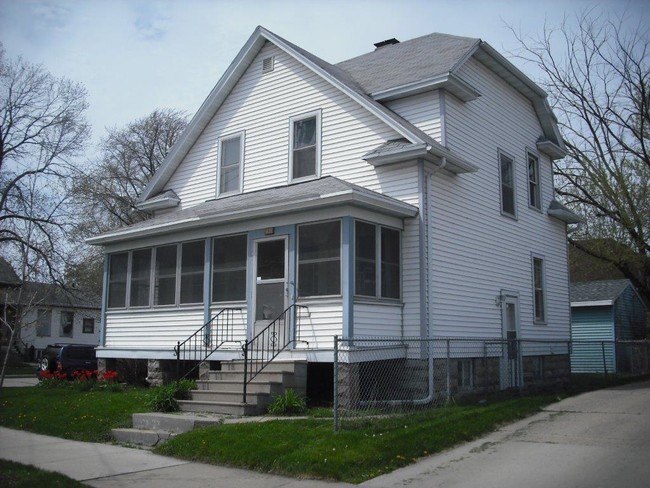 Building Photo - 702 Washington Ave