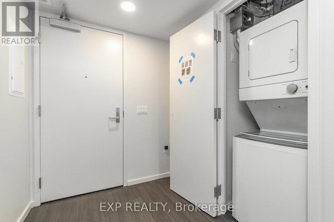 Building Photo - 105 Champagne Ave S