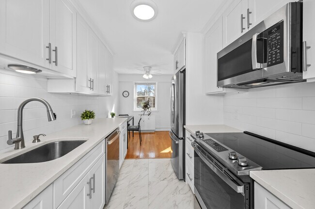 Building Photo - 131 Sewall Ave